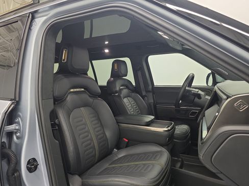 Used 2024 Rivian R1S Adventure AWD/4WD image 24