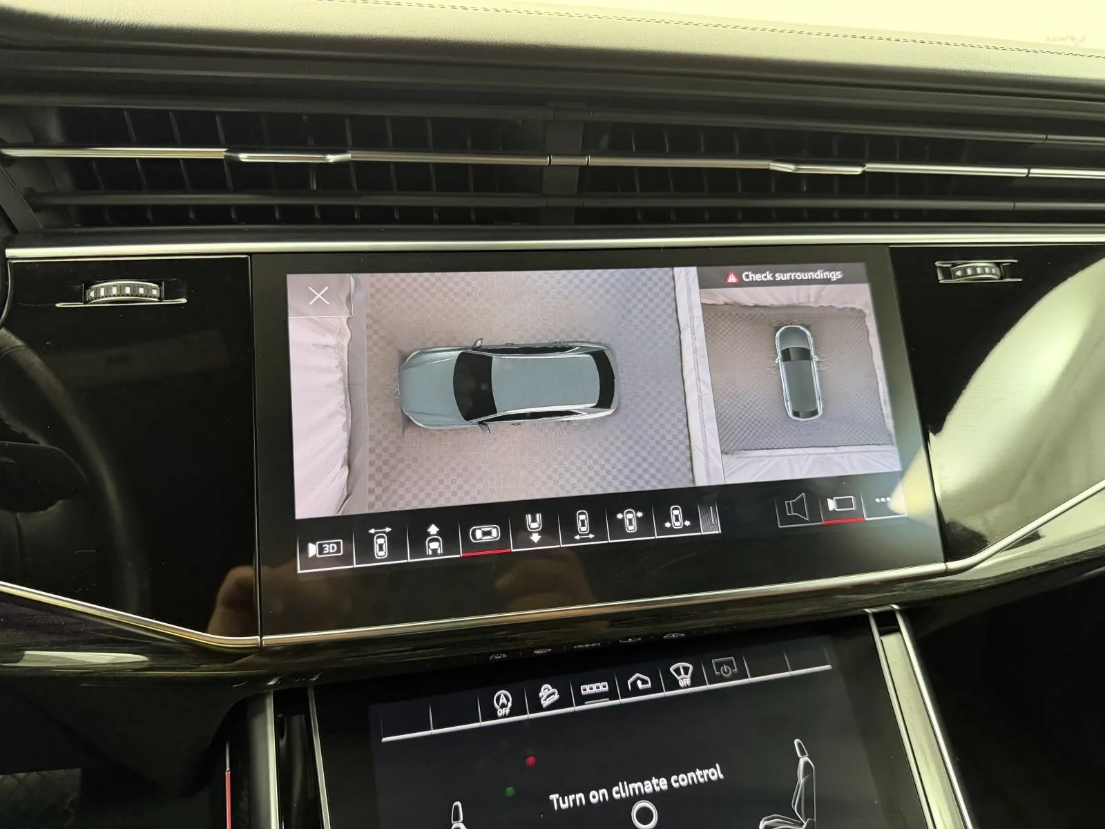 Used 2022 Audi Q8 Prestige AWD/4WD image 38