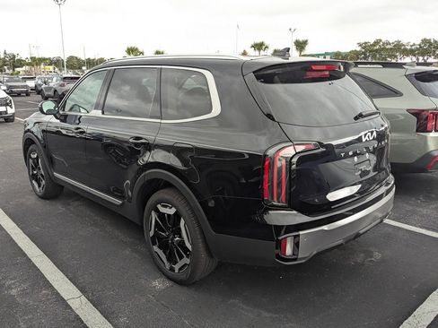 Used 2025 Kia Telluride EX w/ EX Captain's Chair Package FWD image 6
