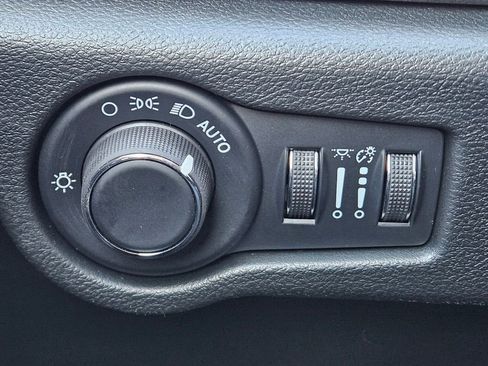 New 2026 Chrysler Voyager LX image 20