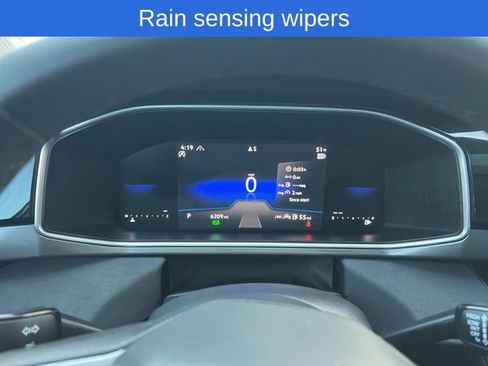 Certified 2025 Volkswagen Taos SE image 13