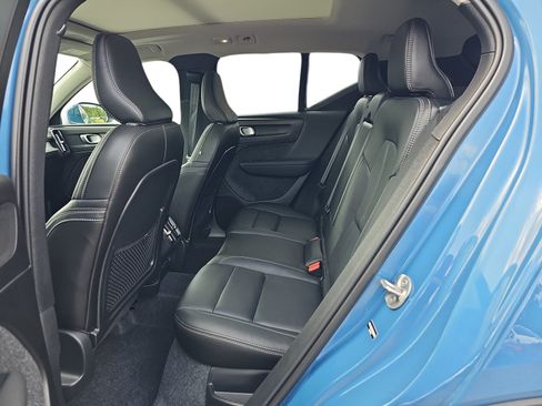 Used 2025 Volvo XC40 B5 Plus AWD/4WD image 11
