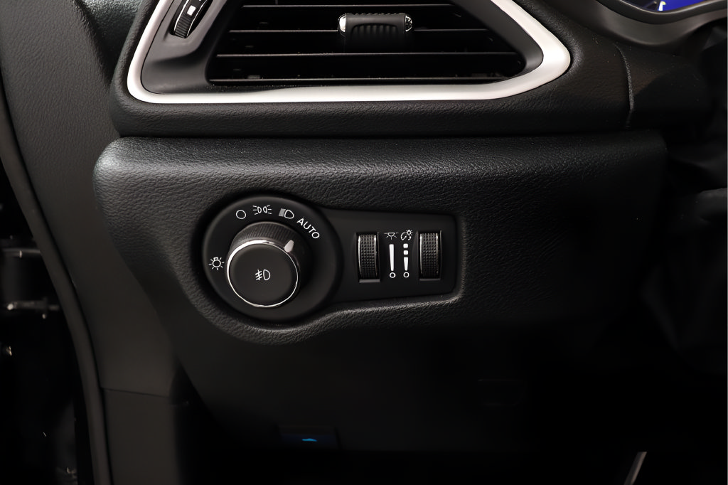 Used 2025 Chrysler Pacifica Select FWD image 17