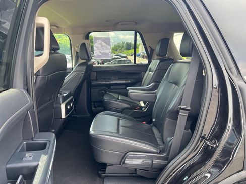 Used 2024 Ford Expedition XLT AWD/4WD image 9