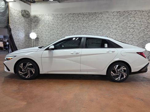 New 2026 Hyundai Elantra Limited FWD image 4