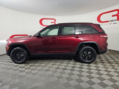 New 2025 Jeep Grand Cherokee 4WD image 4