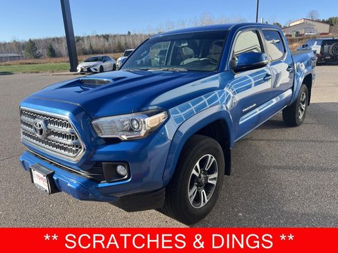 Used 2016 Toyota Tacoma TRD Sport image 3