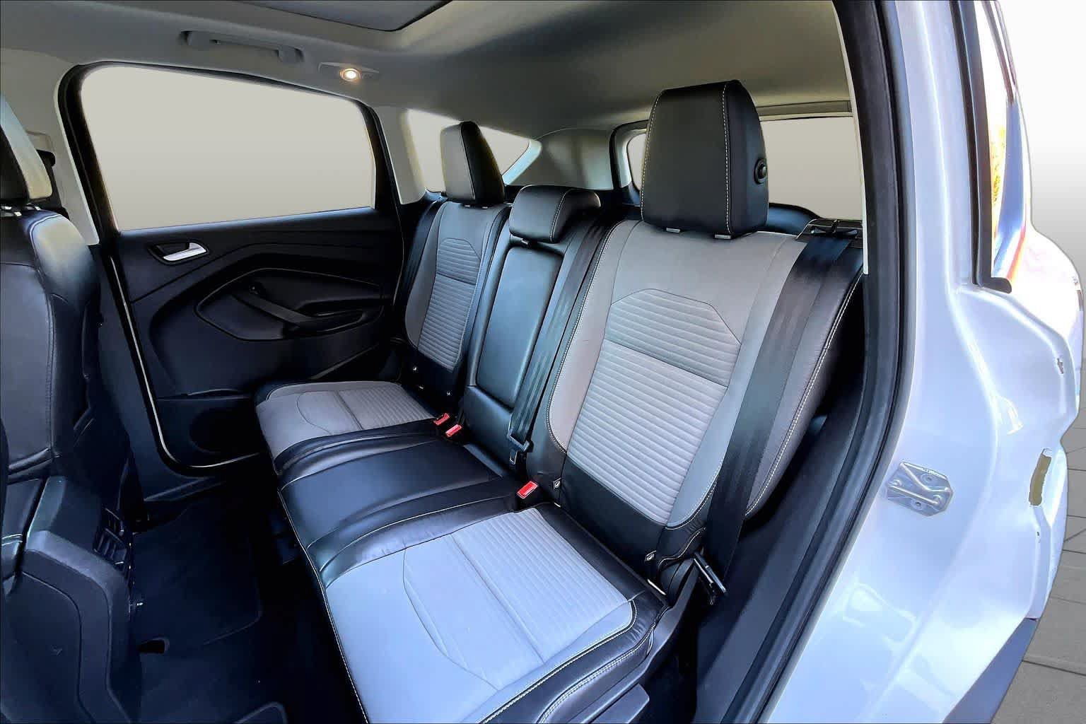 Used 2017 Ford Escape SE w/ SE Sport Appearance Package FWD image 21