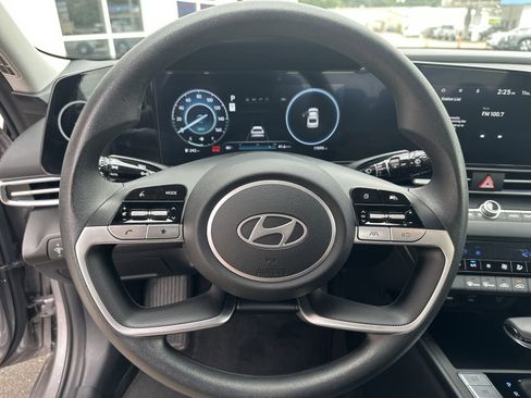 Used 2024 Hyundai Elantra SEL image 12