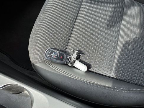 Used 2025 Buick Envista Preferred FWD image 17
