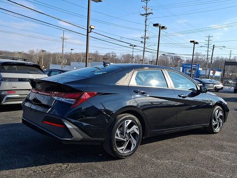 Certified 2025 Hyundai Elantra Sport image 6