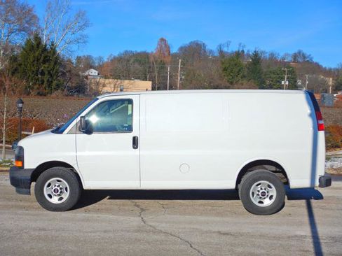 Used 2019 GMC Savana 3500 G3500 Cargo w/ Driver Convenience Package image 13