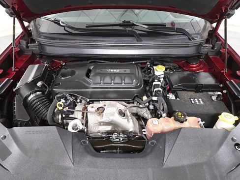 Used 2019 Jeep Cherokee Latitude Plus w/ Cold Weather Group image 31