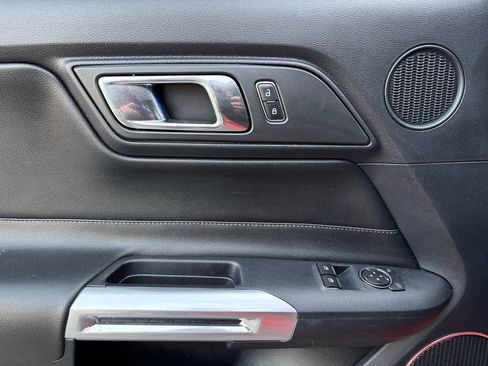 Used 2015 Ford Mustang Premium image 20