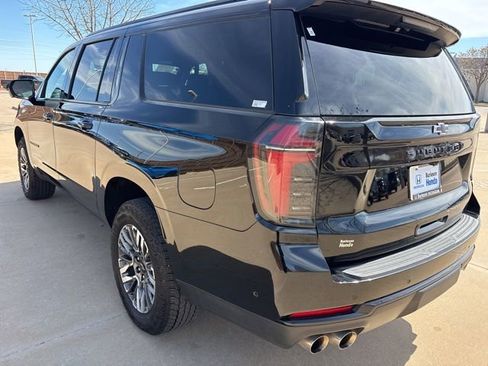 Used 2025 Chevrolet Suburban Z71 image 4