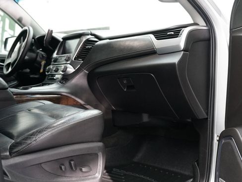 Used 2017 Chevrolet Suburban LT RWD image 30