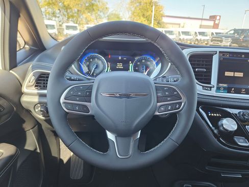 New 2026 Chrysler Pacifica Select image 18