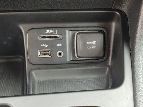 Used 2016 Jeep Cherokee Latitude FWD image 17
