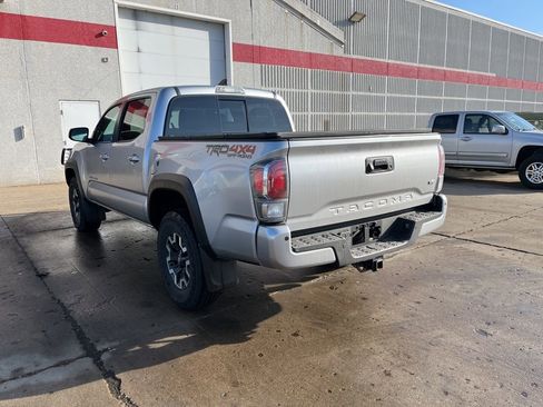 Used 2022 Toyota Tacoma TRD Off-Road w/ TRD Premium Off Road Package image 3