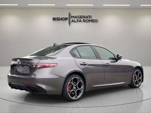 Used 2024 Alfa Romeo Giulia Veloce AWD/4WD image 6