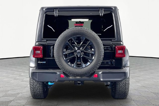 Used 2023 Jeep Wrangler Unlimited Sahara AWD/4WD image 5