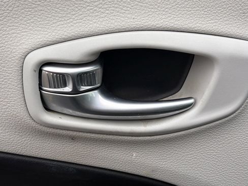 Used 2021 Jeep Compass Latitude FWD image 9