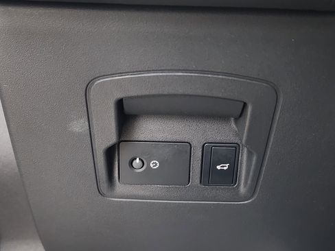 Certified 2026 Land Rover Range Rover Velar Dynamic SE image 21