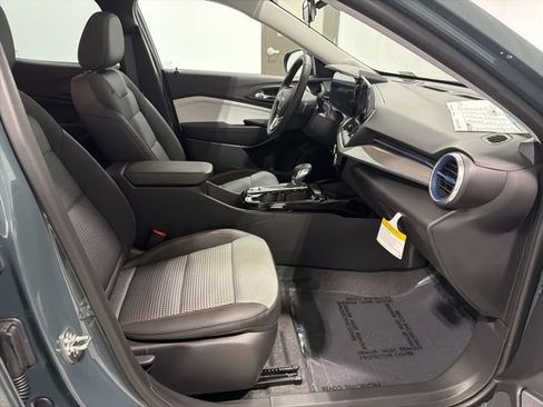 New 2026 Chevrolet Trax LT w/ Sunroof Package image 16