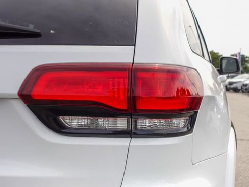 Used 2019 Jeep Grand Cherokee Altitude RWD image 6