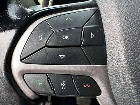 Used 2021 Jeep Grand Cherokee Laredo AWD/4WD image 27