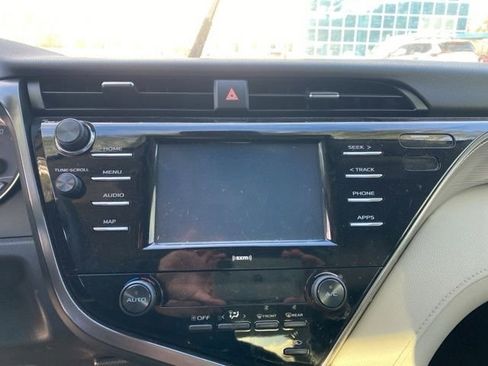 Used 2020 Toyota Camry SE image 13