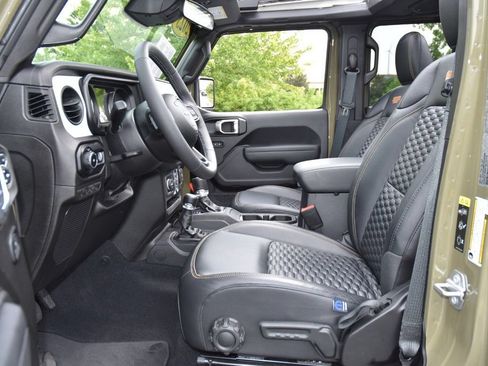 Used 2025 Jeep Wrangler Unlimited Sport AWD/4WD image 12