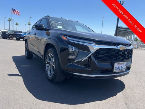 Certified 2024 Chevrolet Trax LT w/ LT Convenience Package FWD image 1