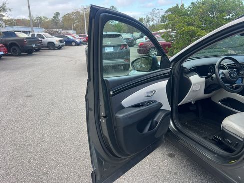 Used 2022 Hyundai Tucson Limited image 3