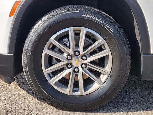 Used 2023 Chevrolet Traverse LT image 10