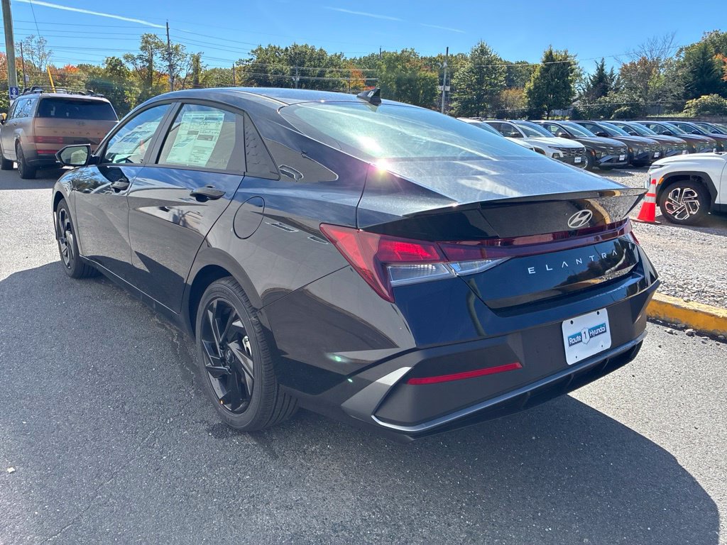New 2026 Hyundai Elantra SEL Sport FWD image 5