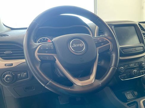 Used 2016 Jeep Cherokee Latitude FWD image 14