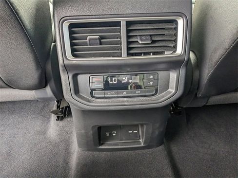 Used 2025 Volkswagen Atlas SE image 14