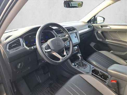 Used 2022 Volkswagen Tiguan SE image 9