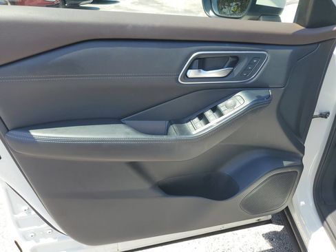 Used 2023 Nissan Rogue Platinum FWD image 19