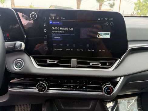 Used 2025 Chevrolet Equinox LT image 17