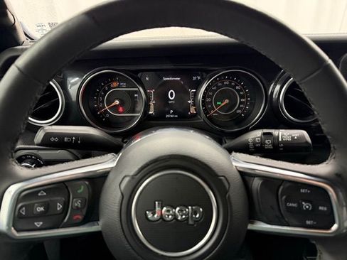 Used 2023 Jeep Wrangler Unlimited Sahara AWD/4WD image 6