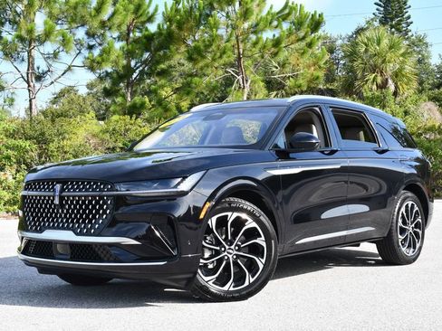 Used 2024 Lincoln Nautilus Reserve w/ Equipment Group 203A AWD/4WD image 2