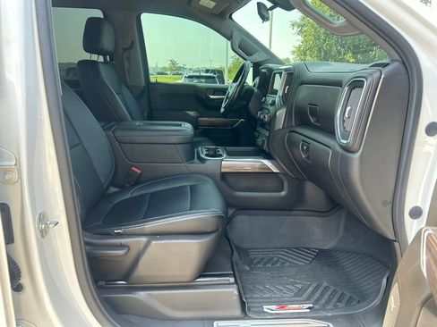 Used 2021 Chevrolet Silverado 1500 LT Trail Boss w/ Convenience Package II AWD/4WD image 16