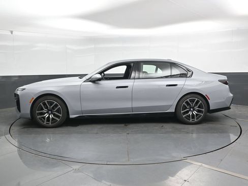 Used 2026 BMW 740i xDrive AWD/4WD image 8
