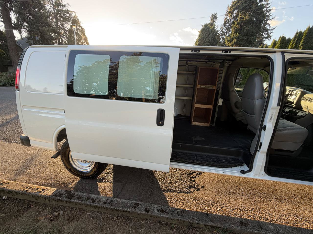 Used 1998 Chevrolet Express 3500 Extended w/ Convenience Pkg RWD image 13
