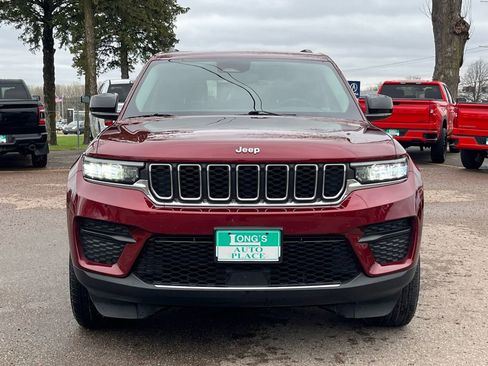 Used 2023 Jeep Grand Cherokee Laredo X image 3