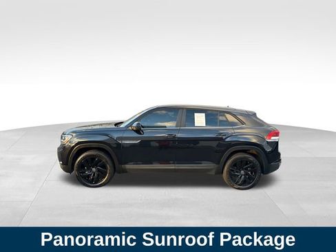 Used 2022 Volkswagen Atlas Cross Sport SE w/ Panoramic Sunroof Package image 2