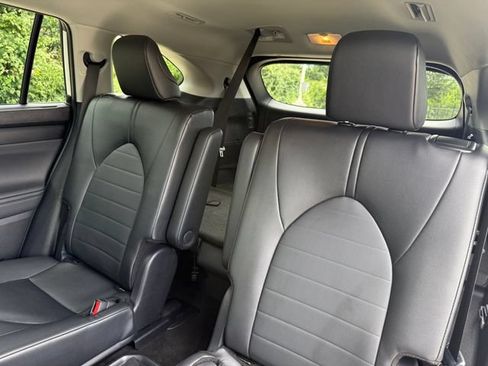 Used 2026 Toyota Highlander XLE AWD/4WD image 25