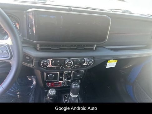 Used 2024 Jeep Wrangler Unlimited Rubicon AWD/4WD image 13